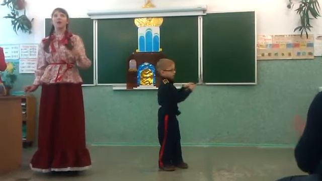 Казачья фланкировка. казачку 5 лет.