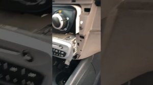 Как снять магнитолу на Рено меган 3