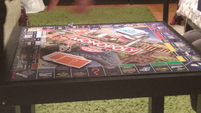 Игра монополия с подругой . смотреть онлайн