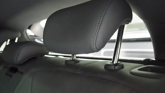 Audi e-tron Sportback 2020 vs. Cadillac XT5 2020 смотреть онлайн