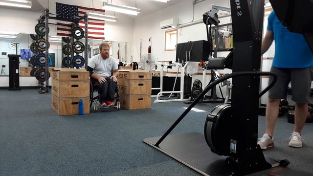 Chris Parnell - 3 Round Box Dip/Chair Burpee/Ski Metcon смотреть онлайн