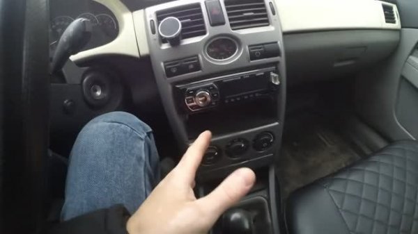 Где находится предохранитель печки в приоре