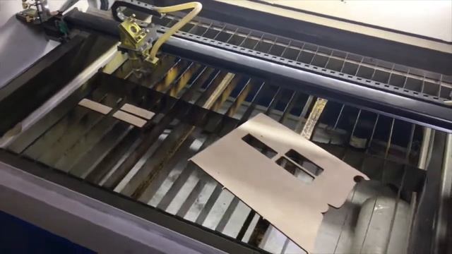 Замена лазерной трубки на лазерном станке CO2. Привезли новую трубку SPT, процесс замены и тест смотреть онлайн