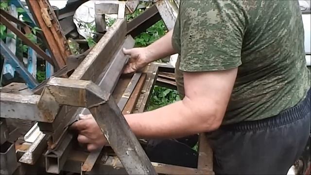 Реанимация ВАЗ 2101. 3 часть. Самодельные лонжероны и усилители на самодельном листогибе смотреть онлайн