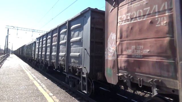 Электровоз ВЛ80С-2149/2568 с грузовым поездом