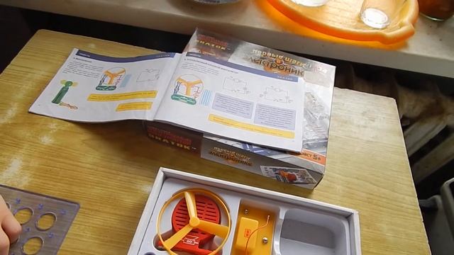 Электронный конструктор ЗНАТОК - 34 схемы / Electronic designer CONNOISSEUR - 34 schemes смотреть онлайн