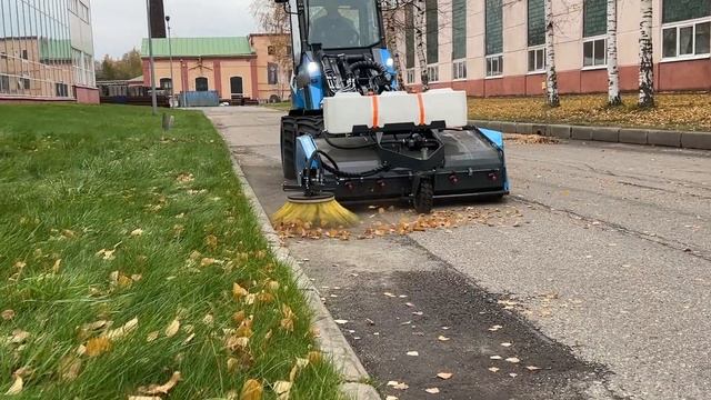 Подметально - уборочная машина с навесным оборудованием щетка-бункерная на универсальный погрузчик смотреть онлайн