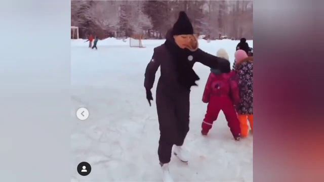 Анна Грачевская с дочкой Бориса Грачевского на катке смотреть онлайн