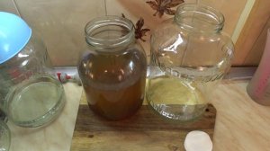 Настиваем самогон на перегородках грецкого ореха , специях и меде.
