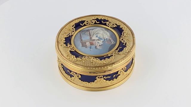 Круглая, фарфоровая шкатулка с миниатюрой в стиле Людовика XVI. смотреть онлайн