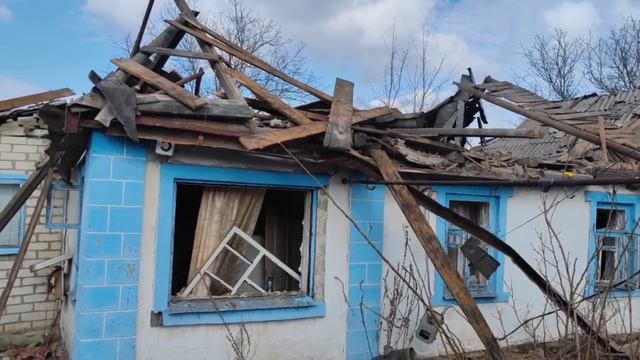 Последствия обстрела на ул. Мамаева Кургана, 4 в Петровском районе
