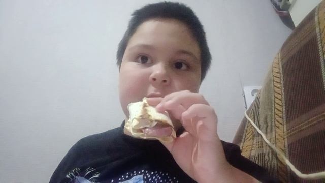 ем вкусняшку часть два ждём третью часть