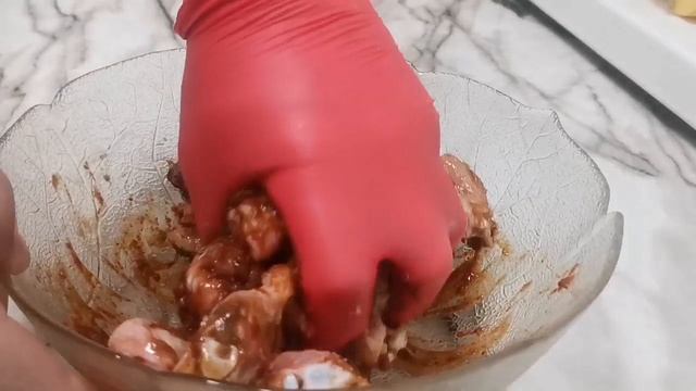 Как правильно и вкусно приготовить куриные крылья на сковороде. смотреть онлайн