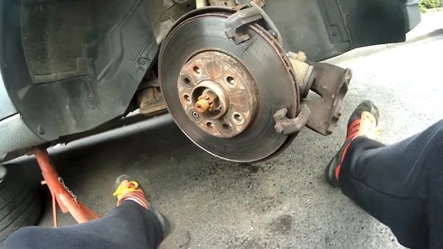 Vauxhall Meriva type 'B' 2010 1.4 petrol front brake pads replacement смотреть онлайн