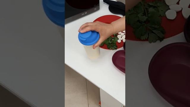 Омлет по-итальянски с помидорами и Моцареллой в Браво-Дилайт Tupperware смотреть онлайн