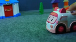 Игра в Вышибалы - Робокар Поли новые серии с машинками