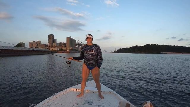 MOBILE, AL INSHORE SALTWATER FISHING | BREAKING IN THE NEW BAY BOAT смотреть онлайн