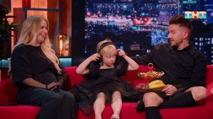 Елена и Денис Кукояки и их дочь Василиса — Игра с вопросами про друг друга | ШОУ ВОЛИ