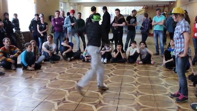 B-boy Терминатор(Осташков) vs B-girl Мангл(Осташков) смотреть онлайн