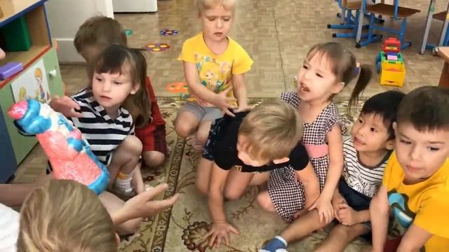 Коллективная работа, категория 4-7 лет. Поделка "Рукавички для Деда Мороза". смотреть онлайн