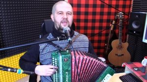 Мужик поёт под гармонь на три голоса песню БРАТЕЦ МОЙ