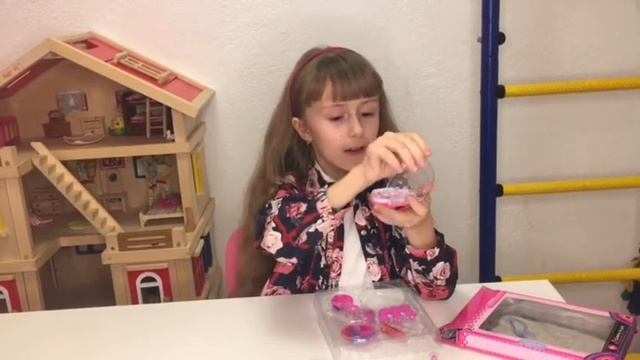 Николетта открывает набор косметики для девочек beauty set for girls смотреть онлайн
