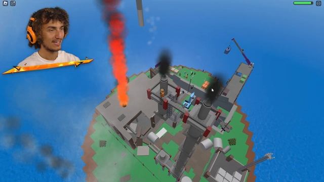 Surviving NATURAL DISASTERS in Roblox... смотреть онлайн