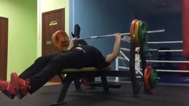Жим лёжа ноги вдоль скамьи 110 кг смотреть онлайн