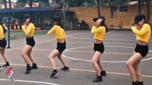 Крутой танец под песню BOM-BOM!!!