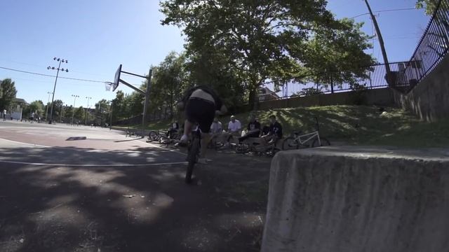 ANIMAL BIKES RIPS THROUGH PHILLY WITH THEIR NEWEST PRO! (BMX) смотреть онлайн