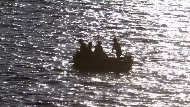 Моряки "военного" судна подобрали в океане кота. Они и не догадывались, что о нем уже ходят легенды смотреть онлайн