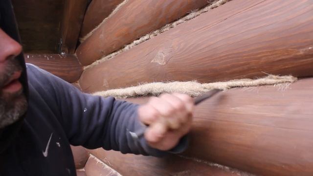 Как и чем заделывать щели в доме — герметизация щелей Конопатка дома из бревна Как конопатить сруб смотреть онлайн