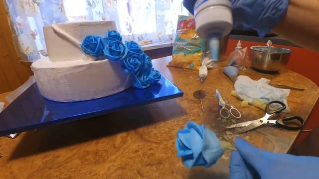 Свадебный торт Часть вторая Украшение торта каскадом из роз смотреть онлайн