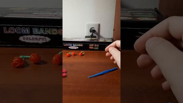 Как сплести вишенку из резинок|плетём смотреть онлайн