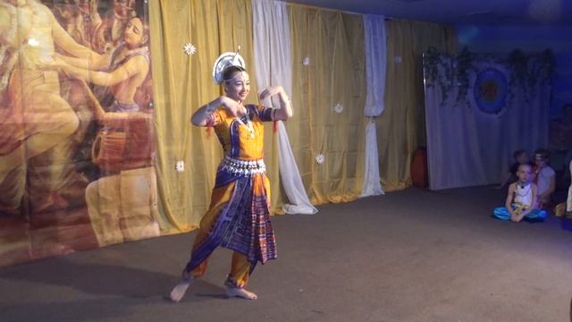 Празднование Гаурапурнимы. Ансабль Расаприя, б. Эльвира. танец. Екатеринбург, 28.03.2021 смотреть онлайн