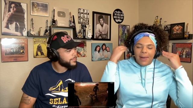 SUCH A POWER HOUSE!.. | FIRST TIME HERING Bonnie Tyler - Holding Out For A Hero REACTION смотреть онлайн