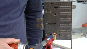 Открытие личинки замка залитой клеем - при помощи нагрева