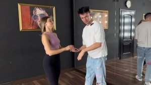 БАЧАТА Урок 18 Движения и акценты с руками, Олег Логинов и Ксения Титова