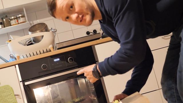 Можно ли вегану есть сыр с плесенью и курицу? смотреть онлайн