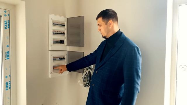 Строительство дома из керамзитоблоков в европейском стиле. Отмостка, электрика и крутая вентиляция! смотреть онлайн