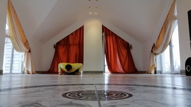 700 отжиманий на кулаках + 40 мин стойка на кулаках ??? смотреть онлайн