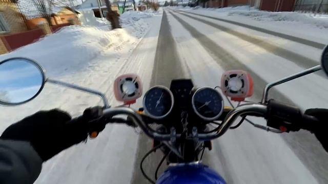 Разогнал мопед альфа до 80 км/ч Зимой по встречке !! смотреть онлайн