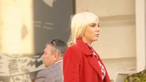 МОЛОКО БРЫЗЖЕТ ИЗ СИСЬКИ / ПРАНК (реакция людей на девушку)