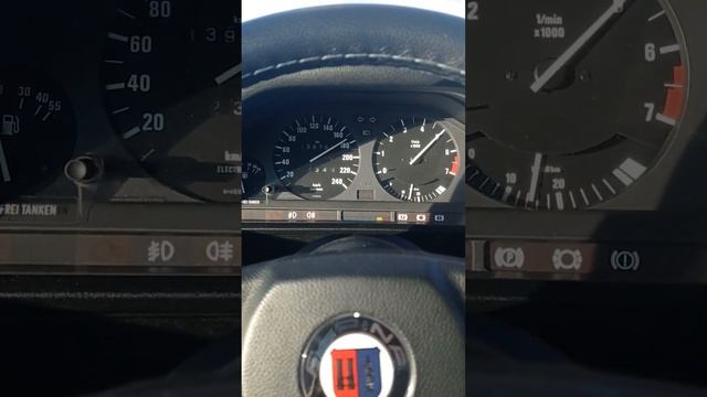 BMW 320i e30 и Наутилус смотреть онлайн