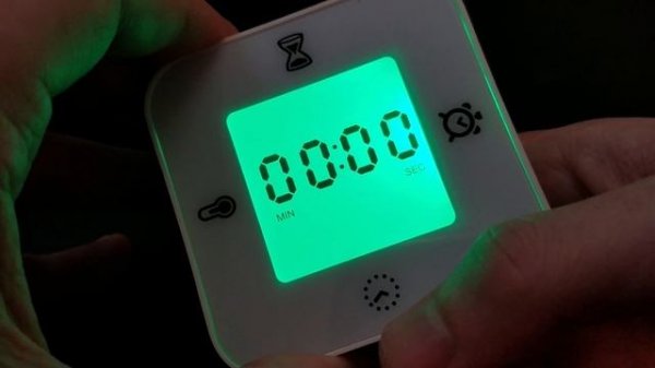 How to set an IKEA KLOCKIS clock