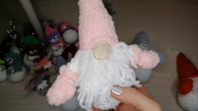 Готовые работы моей мамы. Игрушки на елку, скандинавские гномы, следки. смотреть онлайн