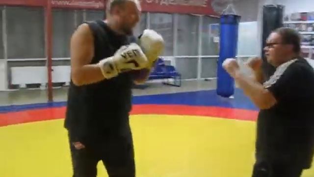 БОКС, "Школа Магдиева", тренер дядя Коля, "трудимся над комбинацией" ??? смотреть онлайн