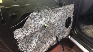 Про шумоизоляцию Рено Дастер можно так сказать - "было бы желание, а материалы хорошие найдутся"