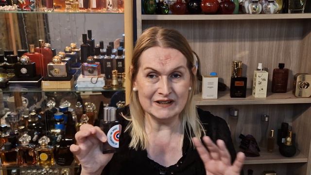 Etat Libre D'orange Hermann A M'es Cotes Me Parrassait Un Ombre #perfumereview #perfumecollection