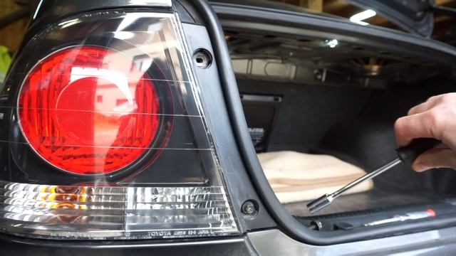 Project Toyota Altezza - Lexus IS200 - IS300  --  Taillights Remove
